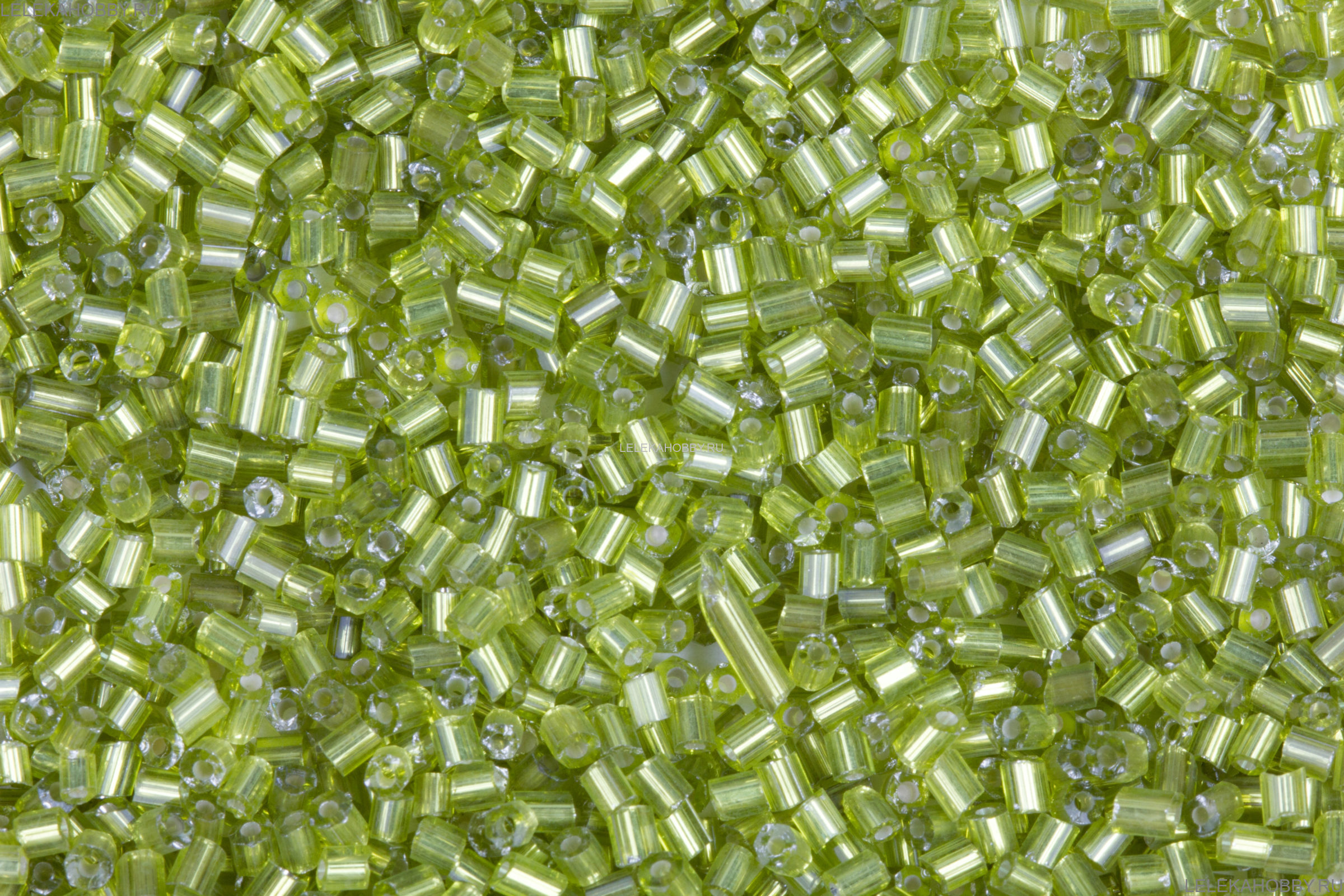 Бисер китайский рубка АСТРА 11/0 прозрачный/с серебристой серединкой салат (24), 20г