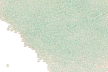 Бисер чешский круглый PRECIOSA 8/0 прозрачный/с цветной серединкой фосфоресцентный светло-зеленый (68153), 50г