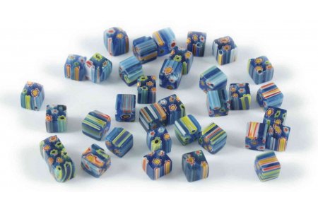 Бусина стеклянная ручной работы ZLATKA Кубик с разноцветными цветочками, синий (007), 10мм