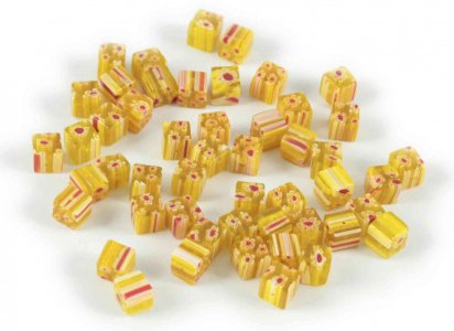 Бусина стеклянная ручной работы ZLATKA Кубик с разноцветными цветочками, желтый (009), 8мм